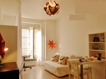 Roomlala | Fully Furnished Studio Lyon 8