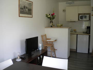 Roomlala | Furnished 1-bedroom apartment