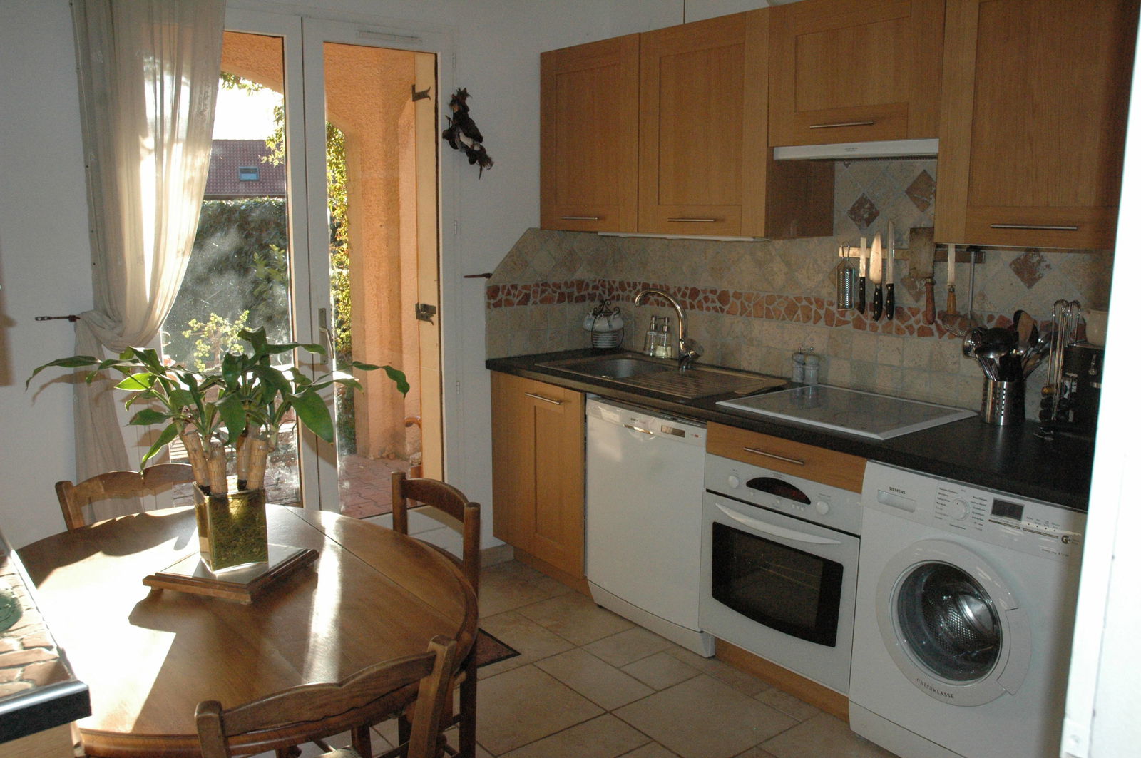 Independent Studio Corenc 141841