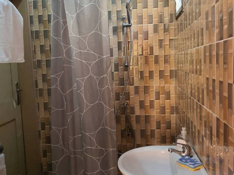 Entire Home Cotonou 251677-3