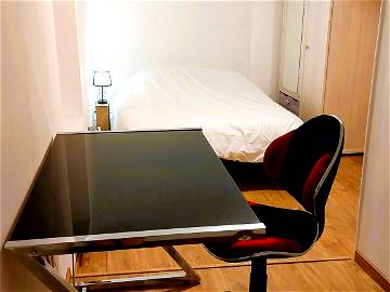 Roomlala | Furnished Flatshare 4 Bedroom Triplex 200m2 Refurbished