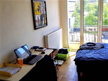Roomlala | Furnished Homestay Room In Town House - Borde