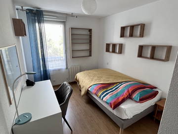 Roomlala | Furnished Room 10 M2 + Parking + Balcony