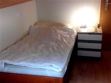 Roomlala | Furnished Room 10 Minutes From Friborg