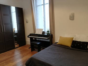 Roomlala | Furnished Room Dijon Center French Immersion