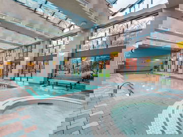 Colocation Vancouver 430247-10