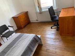 Habitación Amueblada En Una Casa Grande