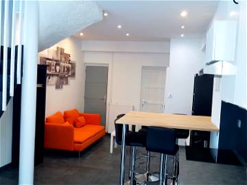 Roomlala | Furnished Room In A Shared Apartment, Renovated In Roubaix Epeule