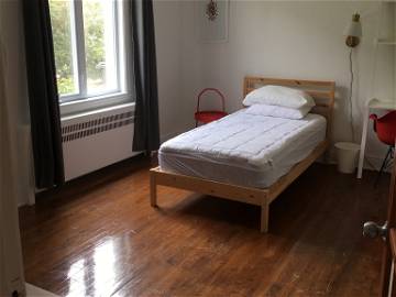 Roomlala | Furnished Room In Front Of The University For Rent