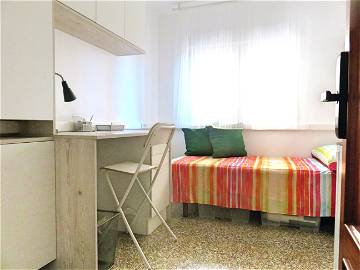 Roomlala | Furnished Room In Shared Apartment