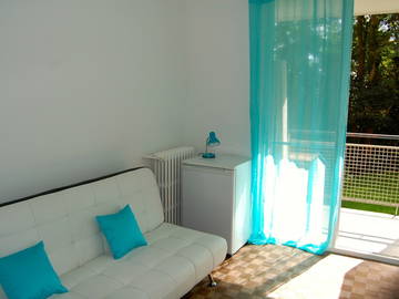 Roomlala | Furnished Room with Balcony for Rent 3 Minutes from RER B