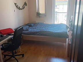 Möbliertes Zimmer mit eigenem Bad in einer Wohngemeinschaft