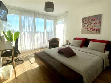 Roomlala | Furnished room with private terrace and bathroom