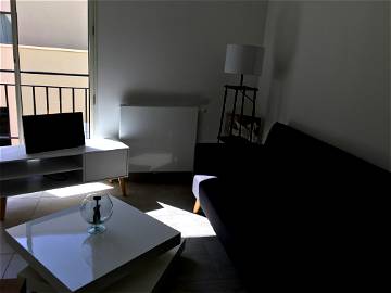 Roomlala | Furnished Studio 36 M2, In The Cultural Heart Of Tours, Nearby