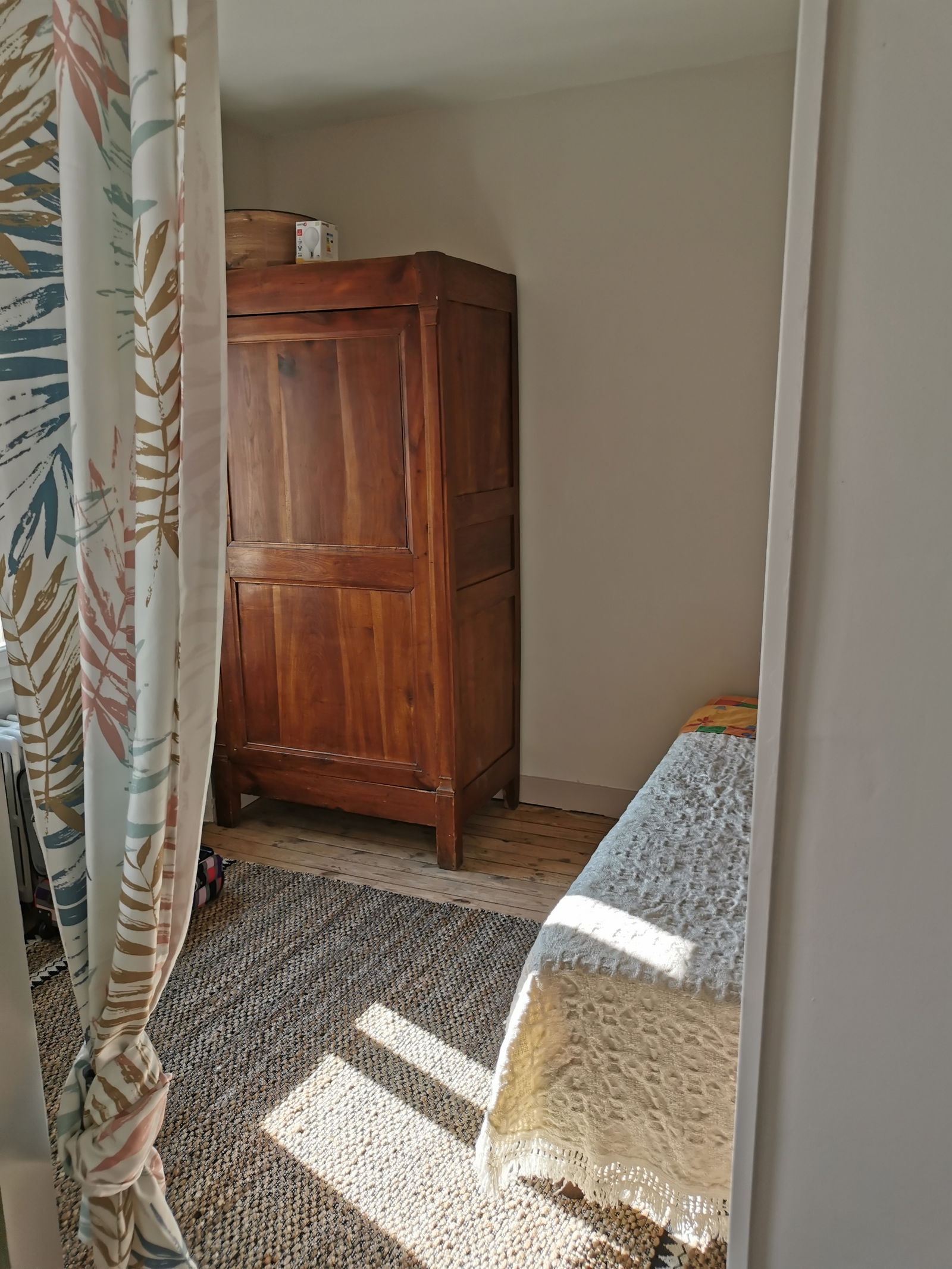 Entire Home Niort 77439