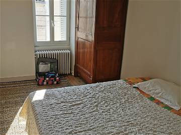 Entire Home Niort 77439-7