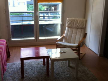 Roomlala | Furnished Studio in Lyon 7, Bordering Lyon 3