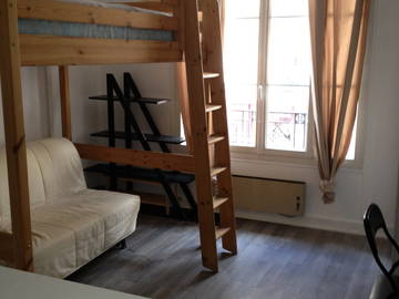 Roomlala | Furnished studio in Paris 11th