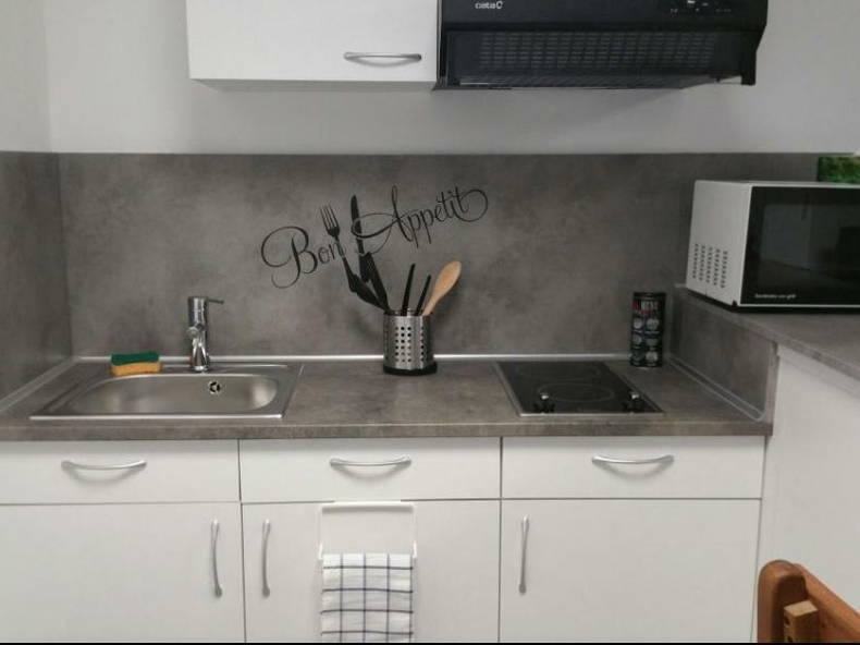 Entire Home Saint-Victoret 200101-1