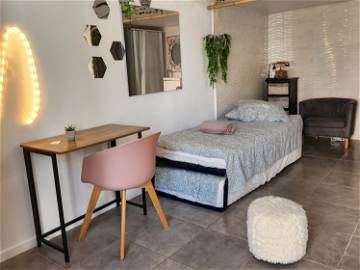 Roomlala | Garden level studio 22m2 fully equipped