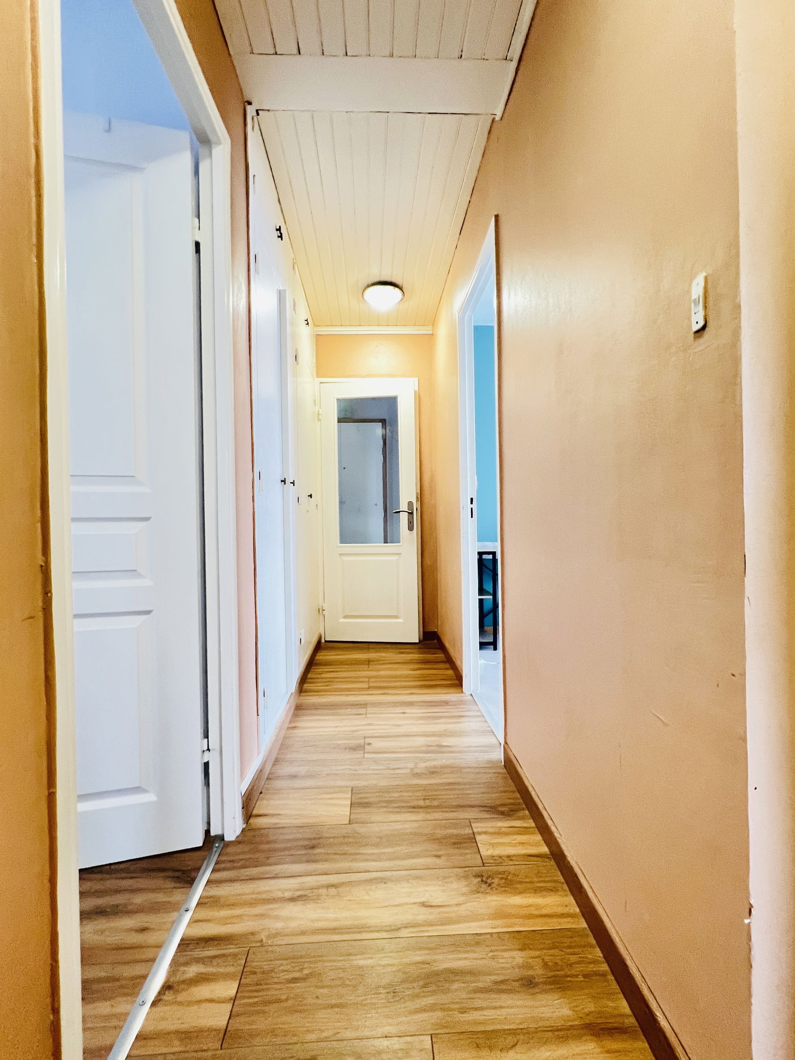 Colocation Tours 587917