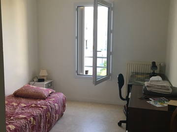 Roomlala | Gemeubileerde kamer bij een bewoner in Nantes, vlakbij het centrum en de tram