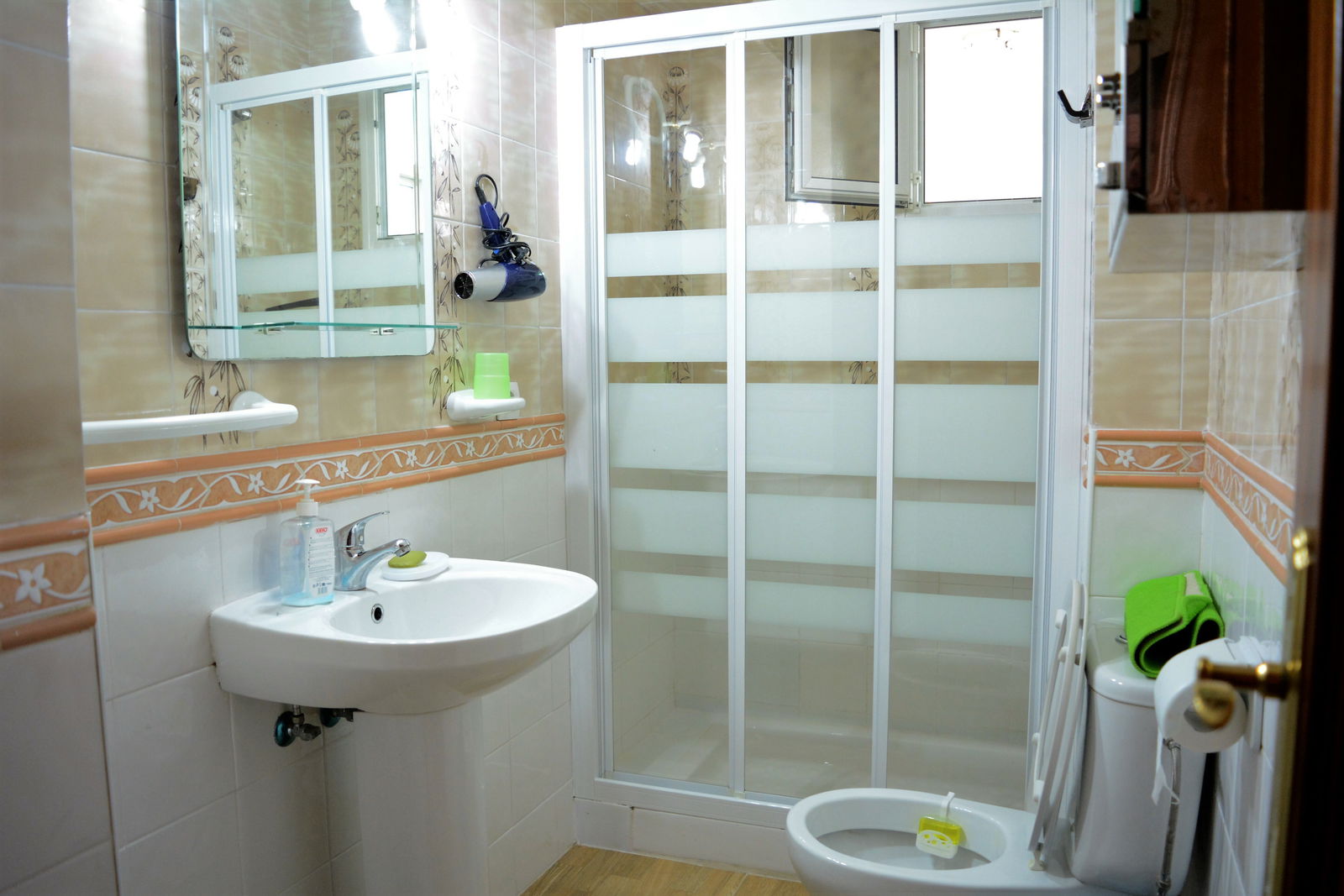 Onofhängeg Studio Sevilla 100503