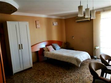 Roomlala | Geräumiges Doppelzimmer Mit Einzelbett, In Guter Lage