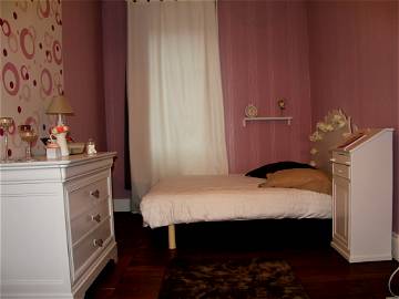 Roomlala | Geräumiges Romantisches Zimmer Zu Vermieten