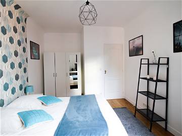 Roomlala | Geräumiges Und Angenehmes Zimmer – 15 M² – PA27