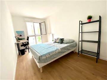 Roomlala | Geräumiges Und Helles Zimmer – 14 M² – CL7