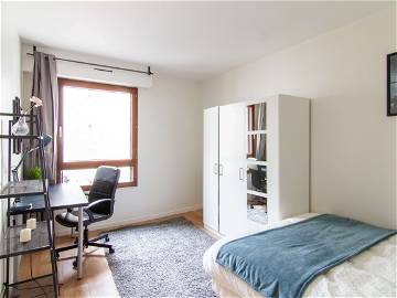 Roomlala | Geräumiges Und Helles Zimmer – 14 M² – RU5