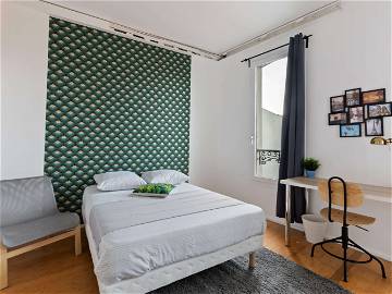 Roomlala | Geräumiges Und Helles Zimmer – 16 M² – IV08