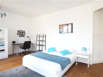 Roomlala | Geräumiges Und Helles Zimmer – 18 M² – BO13