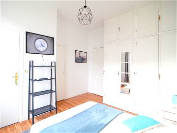 Roomlala | Geräumiges Und Komfortables Zimmer – 14 M² – BO8