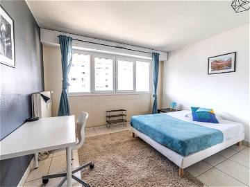 Roomlala | Geräumiges Und Komfortables Zimmer – 15 M² – ST35