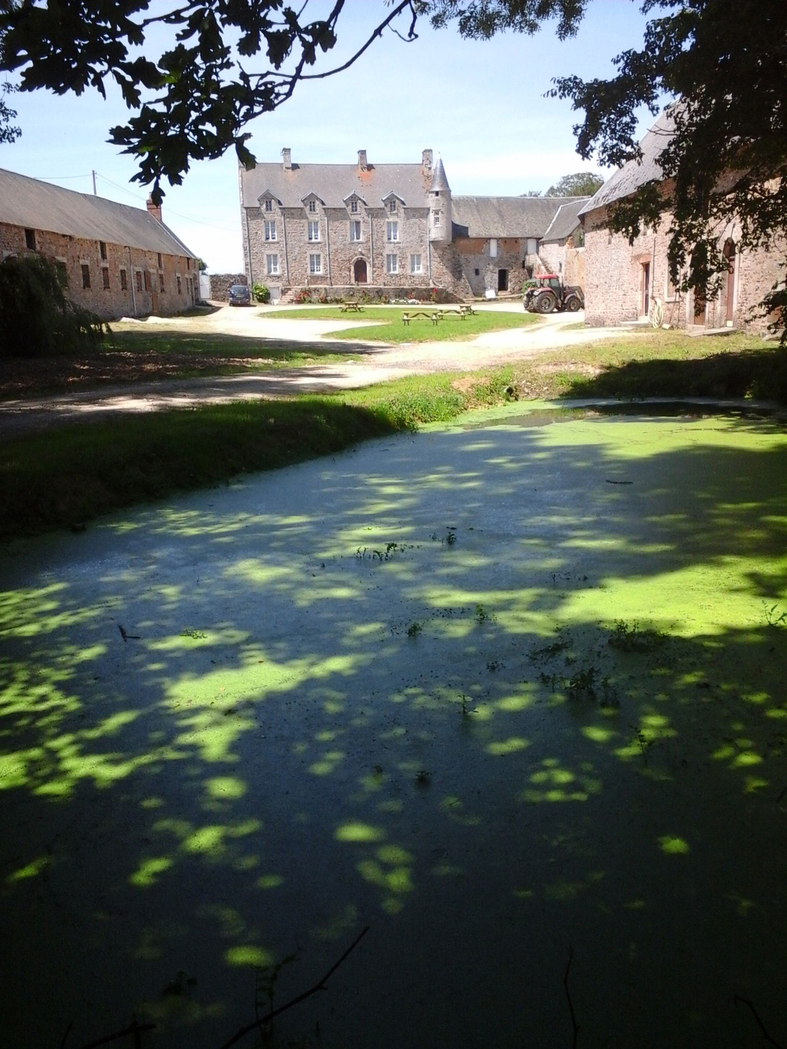 Kolokation Saint-Nicolas-de-Pierrepont 147795