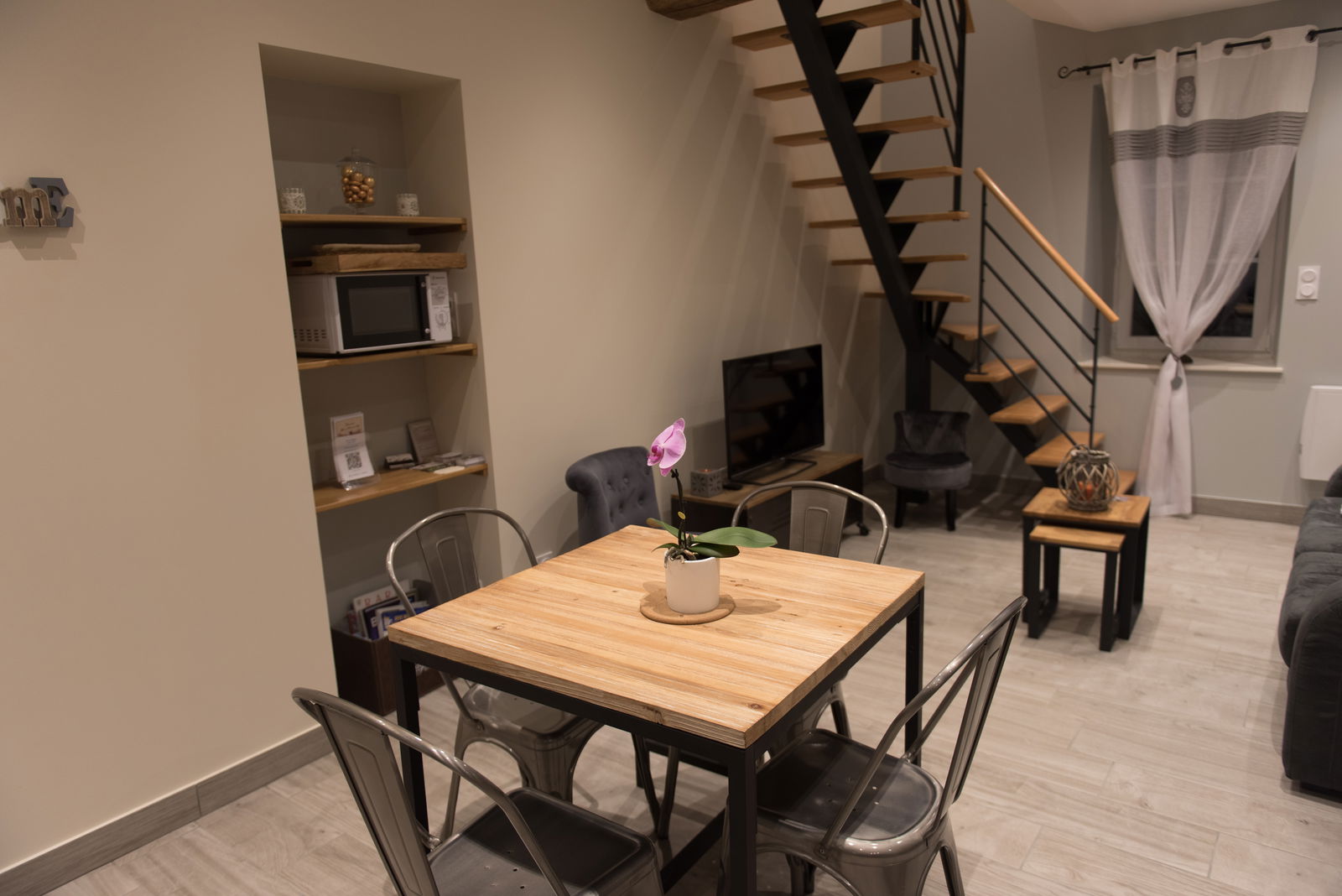 Onofhängeg Studio Meursault 142669