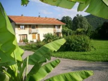 Roomlala | Gîte and Bed and Breakfast for Rent