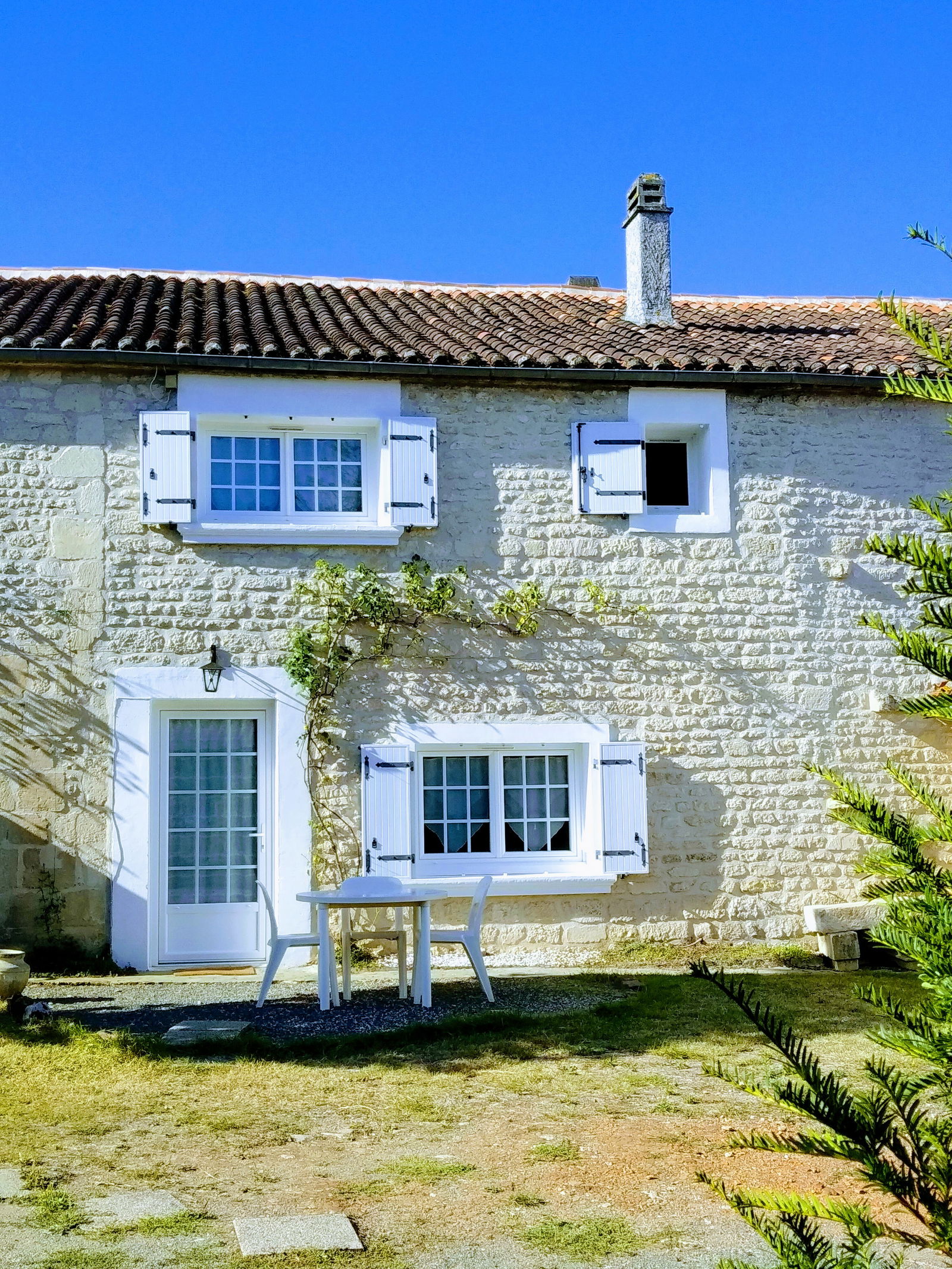 Uafhængigt Studie Fontenay-le-Comte 250406