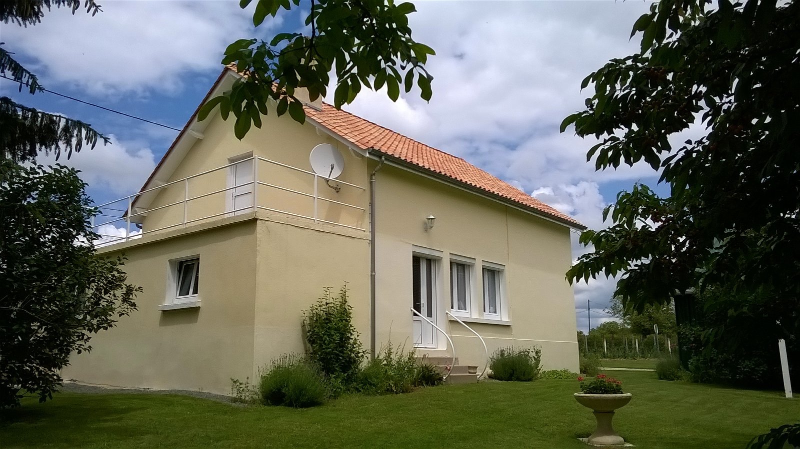 Onofhängeg Studio Cantillac 74451