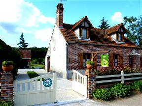 Character Cottage In Sologne, Castles