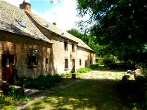 Group Cottage For Rent In Anzat (Puy-De-Dôme)