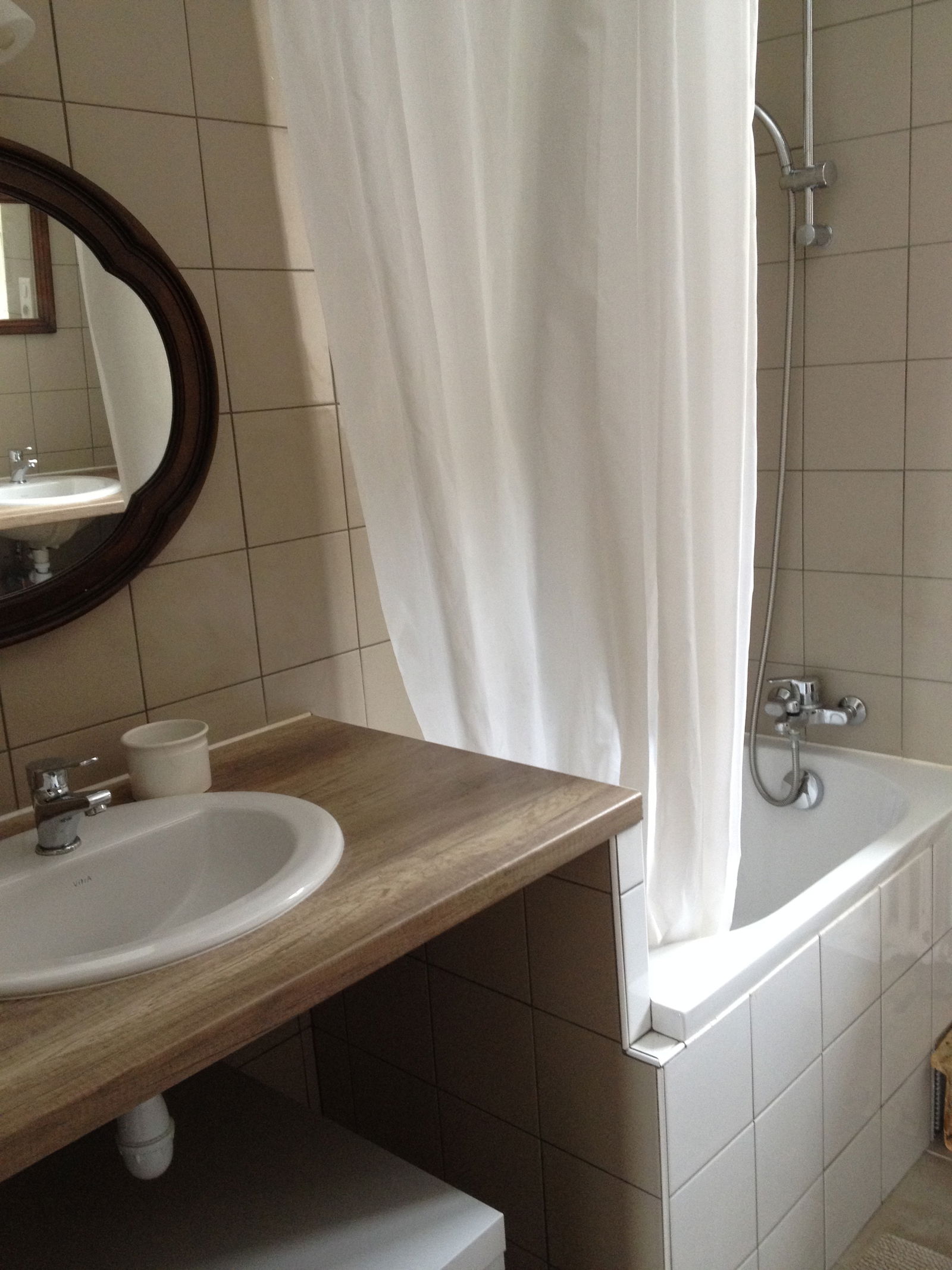 Entire Home Escoutoux 96980