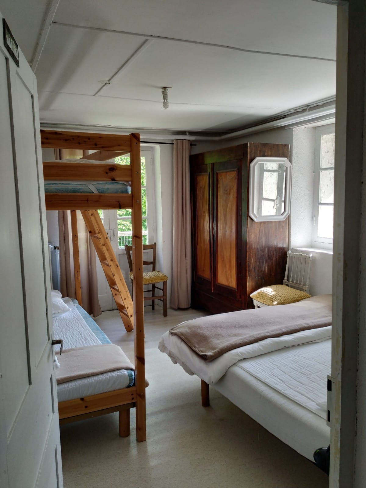 Entire Home Escoutoux 96980