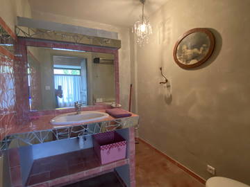 Logement entier à louer à Valady - salle de bain-6
