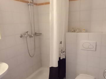 Homestay for rent in Gland - photo 3: Bathroom-3