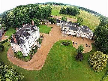 Roomlala | Grand Gîte Au Château, Avec Piscine 