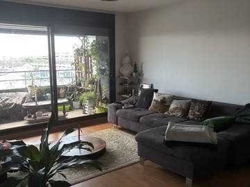 Grande chambre à louer seulement femmes