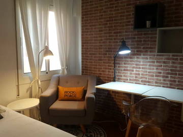 Roomlala | Grande Chambre Au Centre De Barcelone (RH2-R4)